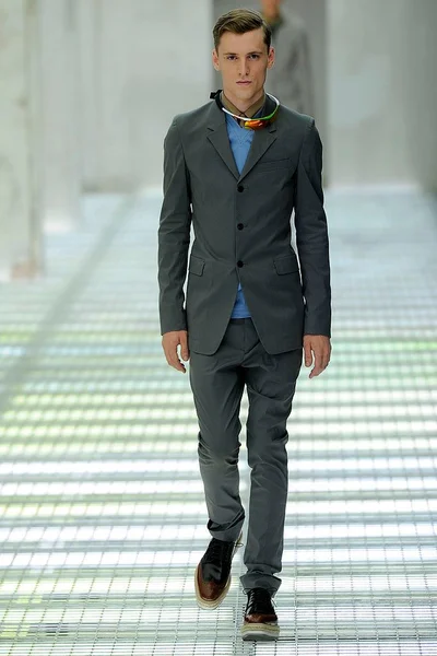 Look 18